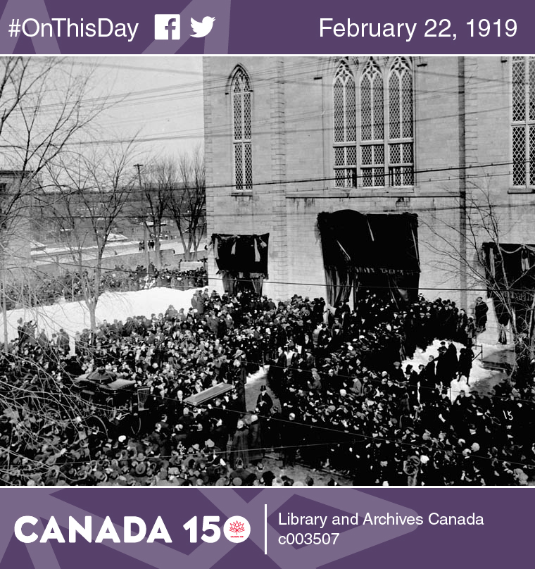Photo of the casket of former Canadian prime minister Sir Wilfrid Laurier leaving Notre Dame Basilica in Ottawa, February 22, 1919.