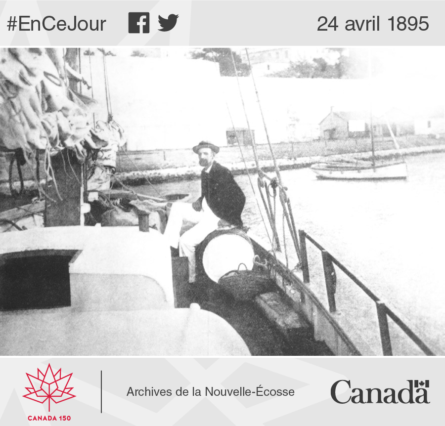 Le capitaine Joshua Slocum à bord du Spray à Gibraltar. W.R. MacAskill, photographe; Archives de la Nouvelle-Écosse, fonds W.R. MacAskill.