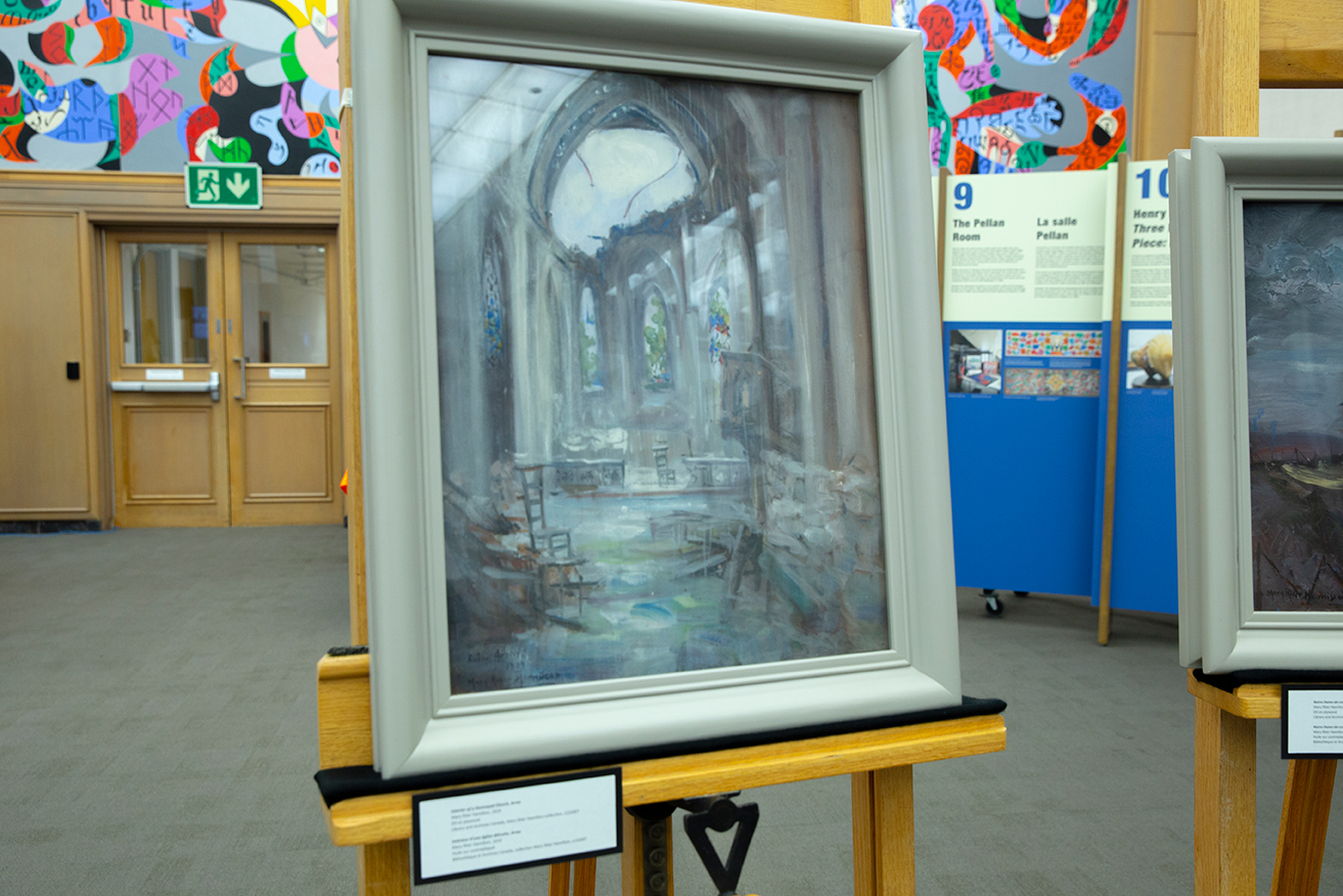 Intérieur d’une église détruite, Arras (1919). Il s’agit d’une des peintures de Mary Riter Hamilton, restaurée par BAC et exposée au 395, rue Wellington à Ottawa, le 29 novembre 2018.
