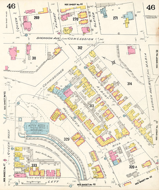Portion d'un ancien plan urbain de la ville d'Ottawa (en anglais) montrant rues principales, secteurs énumérés,  et différents types de bâtiments identifiés selon un code de couleur