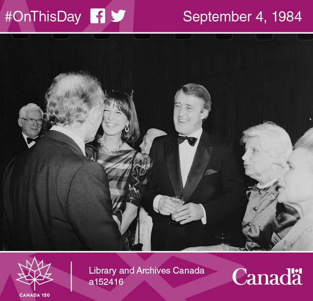 Photo of Brian Mulroney and his wife Mila chatting with Prime Minister Pierre Elliott Trudeau at Jeanne Sauvé’s swearing-in ceremony as Governor General of Canada, Ottawa, 1984