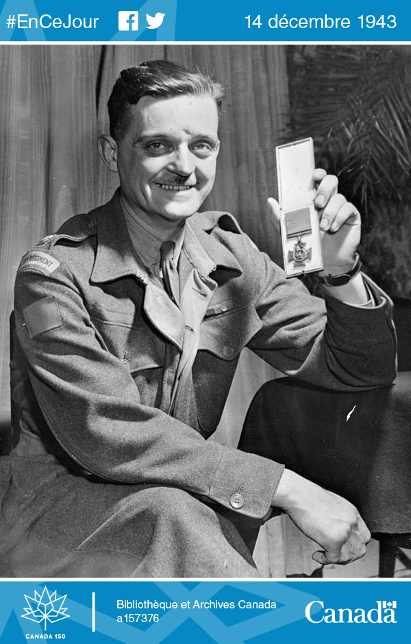 Photo du major Paul Triquet, VC, Royal 22e Régiment, Québec (Québec), 12 avril 1944.