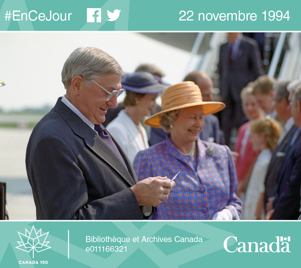 Photo du gouverneur général Roméo LeBlanc en compagnie de la reine Elizabeth, 1997.